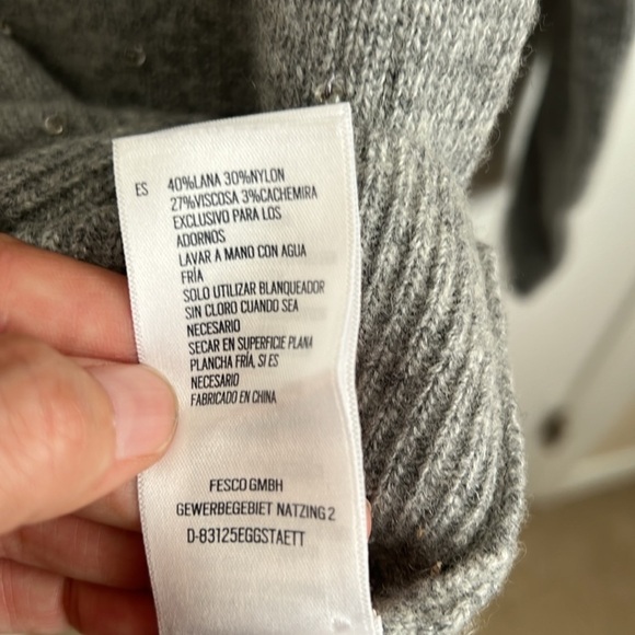 Ladies Fossil size small sweater with crystal‎ like beads - Picture 7 of 15